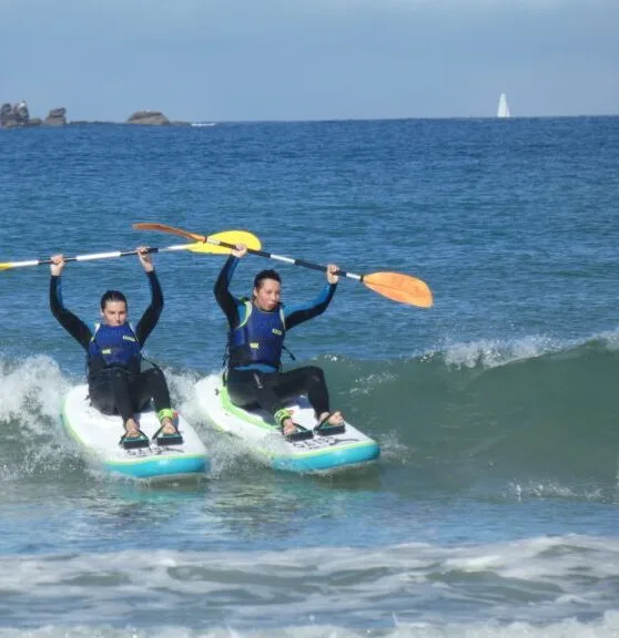 Séance de K Surf face aux vagues de la Côte Sauvage de Quiberon